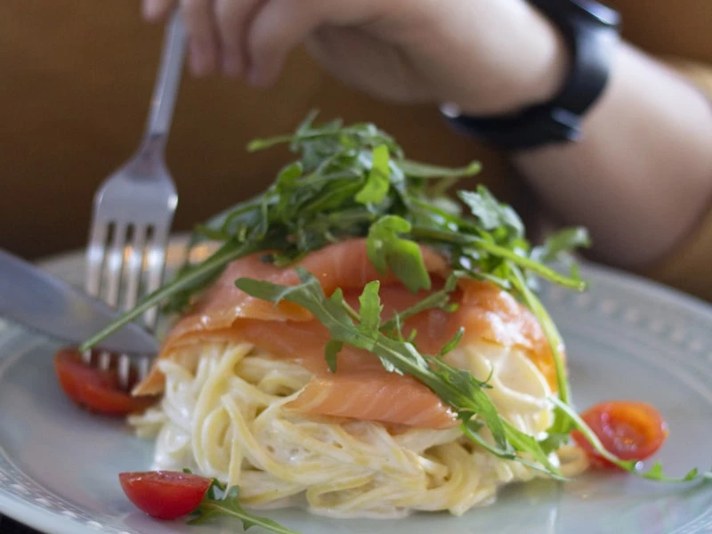 Krämig laxpasta med spenat